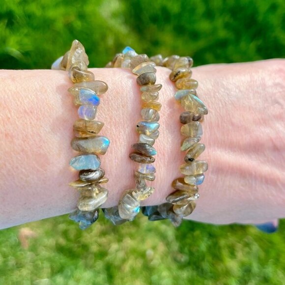 Labradorite Chip Bracelet | Natural Gemstone Stretch Boho Healing Jewelry Gift - Picture 3 of 10